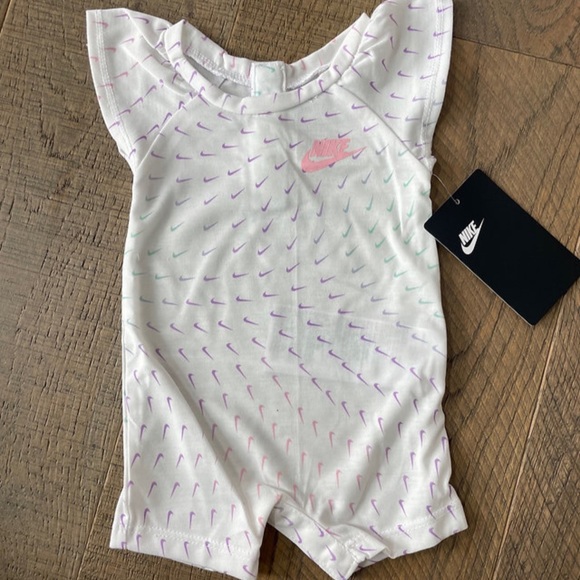 Nike Baby Romper - Picture 1 of 3